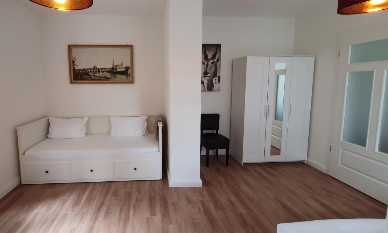 Pineapple Apartments Dresdner Heide Mit Garten Дрезден Екстериор снимка
