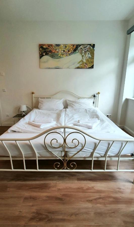 Pineapple Apartments Dresdner Heide Mit Garten Дрезден Екстериор снимка